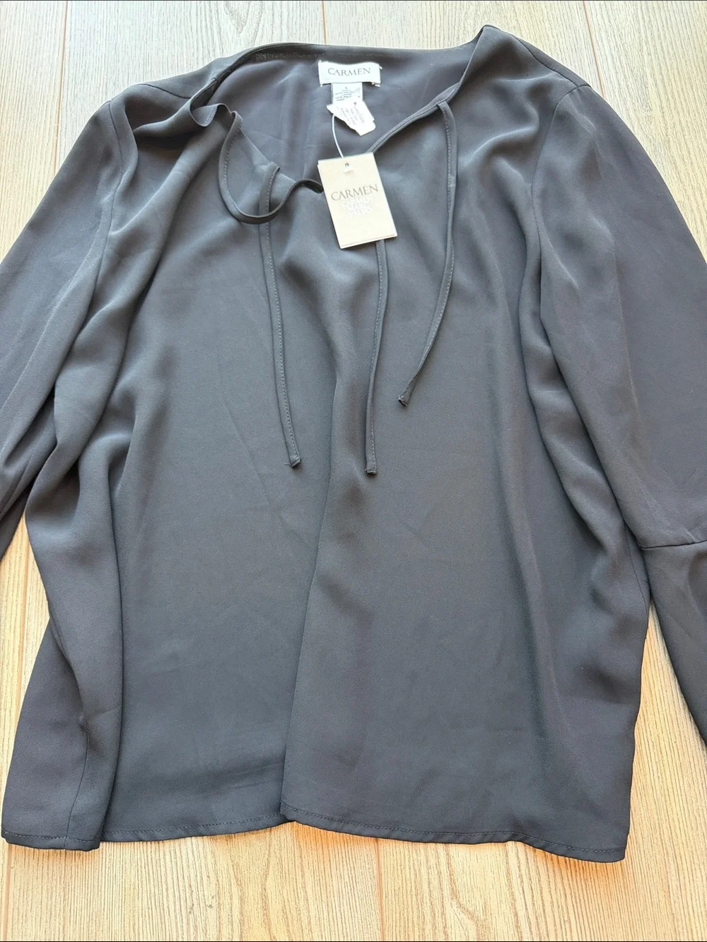 Carmen Marc Valvo Black Tie-Neck Bell Sleeve Top - Picture 3 of 4